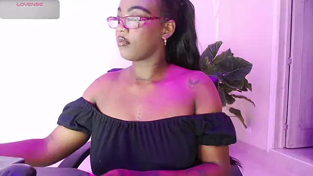 ReinaMiah online show from November 2, 3:53 am