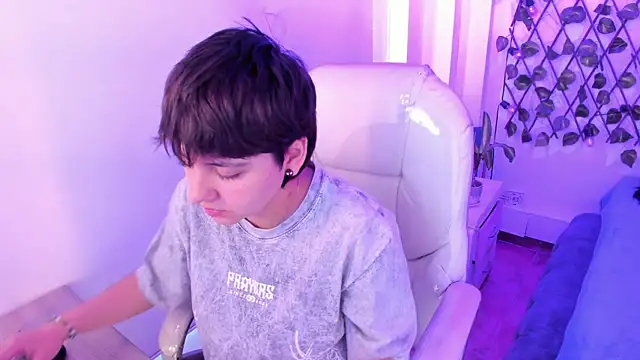 Nathaly ds online show from April 7, 8:31 pm