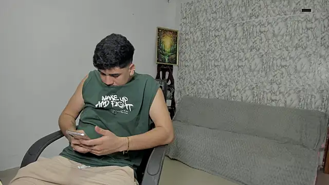 Snapshot of maxxis_eli chatting on November 4, 2:10 am maxxis eli online show from November 4, 2:10 am