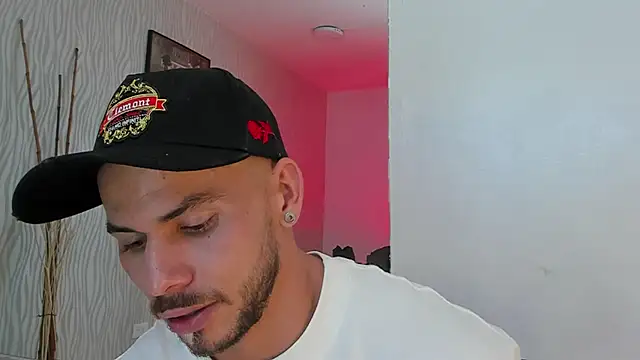 Snapshot of dylan_jacobx chatting on June 27, 6:02 pm dylan jacobx online show from June 27, 6:02 pm