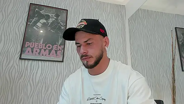 Snapshot of dylan_jacobx chatting on July 26, 1:36 am dylan jacobx online show from July 26, 1:36 am