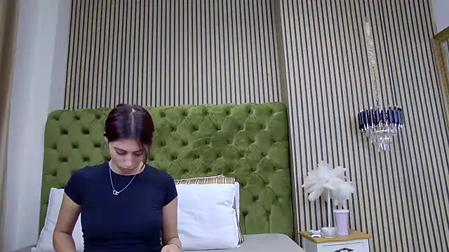 LunaHart online show from October 18, 7:03 pm