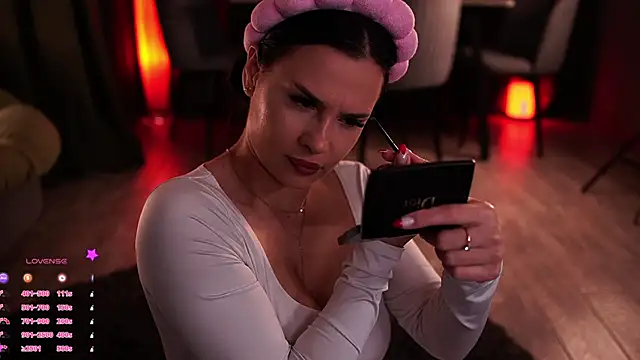 MaryHols online show from October 6, 4:37 pm