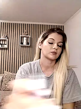 Mayaaaaaa  online show from November 7, 7:08 am