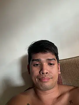 Snapshot of iampinoy19 chatting on April 5, 8:00 am iampinoy19 online show from April 5, 8:00 am
