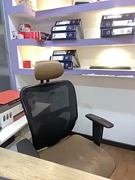 isabella horney  online show from April 14, 1:06 pm