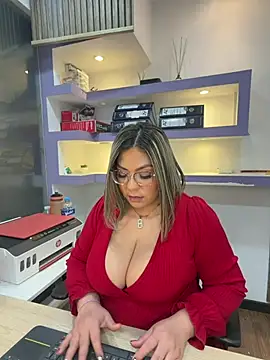 Snapshot of isabella_horney_ chatting on May 24, 12:10 pm isabella horney online show from May 24, 12:10 pm