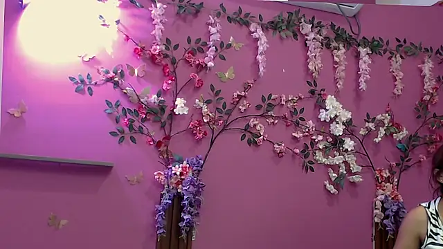 skinnybarbie022 online show from January 19, 12:03 am