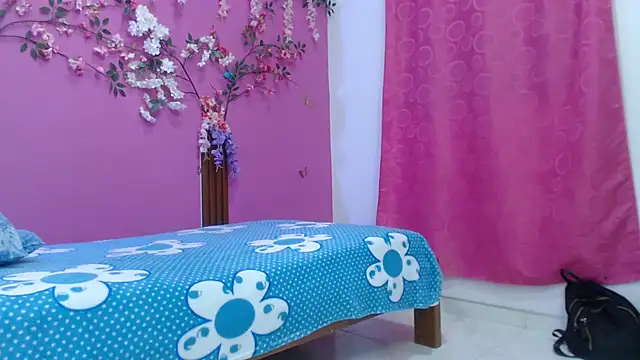 skinnybarbie022 online show from February 3, 1:04 am