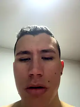 Snapshot of Kurtxxx22 chatting on October 31, 3:51 am Kurtxxx22 online show from October 31, 3:51 am