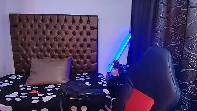 lailahdark online show from April 4, 8:28 pm