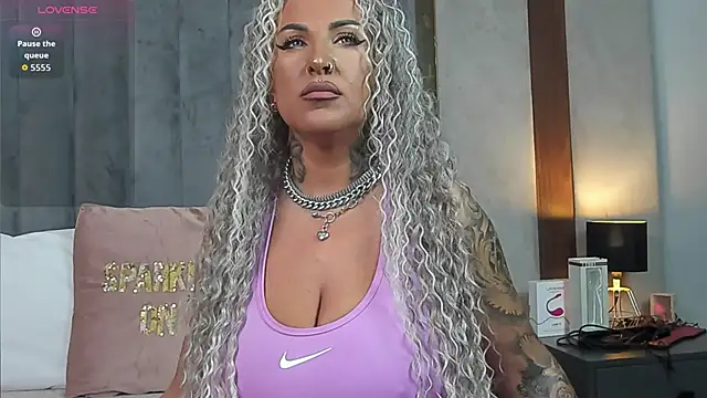 Sierra Quinn online show from February 14, 11:45 pm