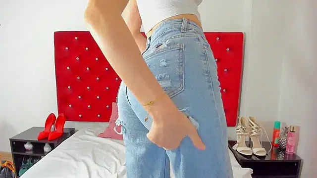 Snapshot of PleasureJasmine chatting on May 27, 8:55 am PleasureJasmine online show from May 27, 8:55 am