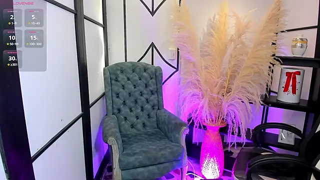 NahomiRichards  online show from February 25, 4:22 am