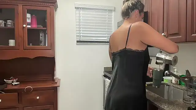 prettyykitty22 online show from November 3, 2:18 pm