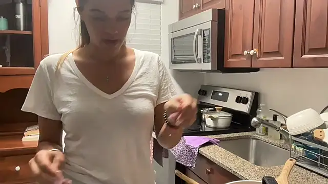 prettyykitty22 online show from May 2, 2:05 am