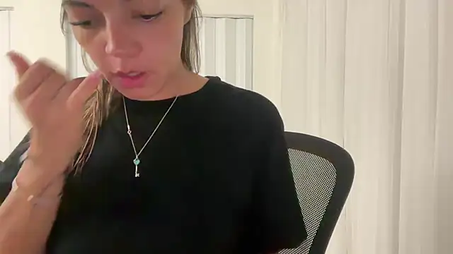 prettyykitty22 online show from May 4, 3:13 am