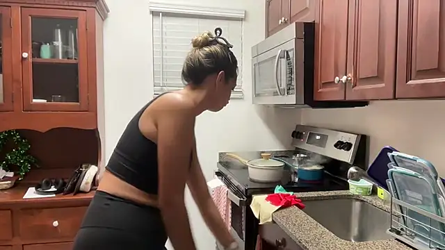 prettyykitty22 online show from May 5, 1:57 am