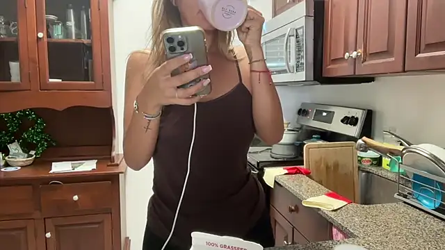 prettyykitty22 online show from May 7, 1:05 pm