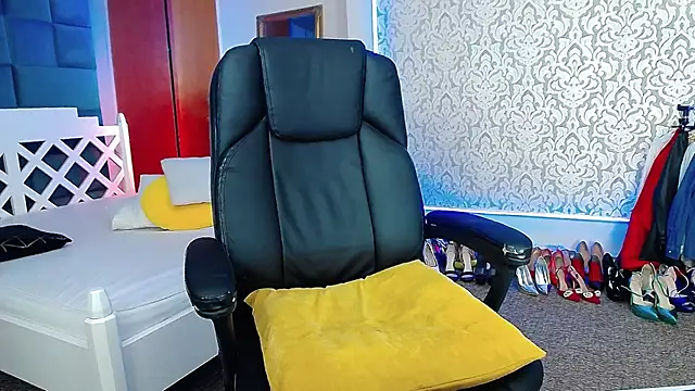 KimoraJoy online show from February 1, 5:00 pm