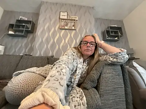 Snapshot of Anastasia-BlondeXX chatting on April 14, 10:43 am Anastasia-BlondeXX online show from April 14, 10:43 am