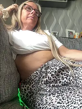 Snapshot of Anastasia-BlondeXX chatting on April 27, 10:35 am Anastasia-BlondeXX online show from April 27, 10:35 am