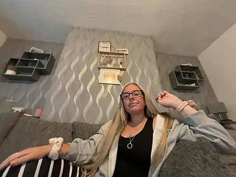 Anastasia-BlondeXX online show from June 17, 10:39 am