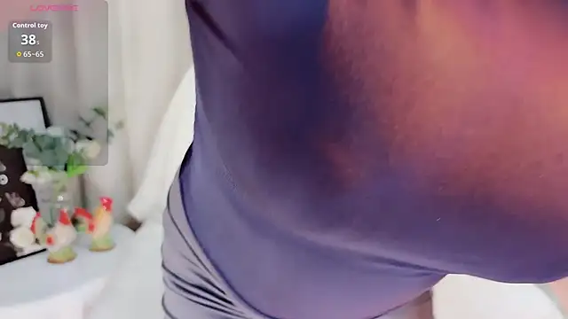 Snapshot of shishi_baby chatting on October 18, 4:15 am shishi baby online show from October 18, 4:15 am