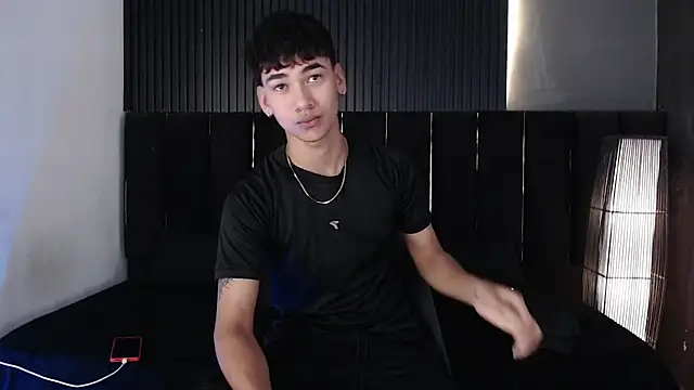 Snapshot of Dominic_ghost chatting on April 10, 1:11 am Dominic ghost online show from April 10, 1:11 am