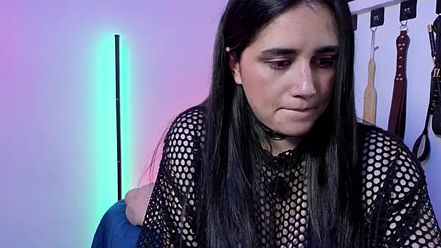 elowen halley1 online show from February 14, 7:54 pm