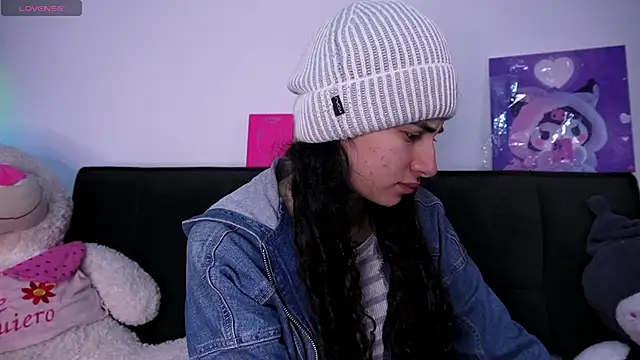Snapshot of Alynn_Bri_ chatting on July 11, 3:31 am Alynn Bri online show from July 11, 3:31 am
