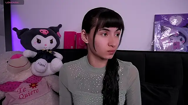 Snapshot of Alynn_Bri_ chatting on July 20, 8:11 pm Alynn Bri online show from July 20, 8:11 pm