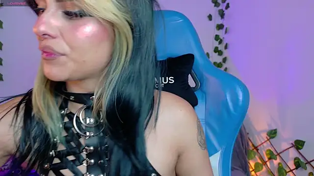 blue kitten online show from September 11, 6:13 am