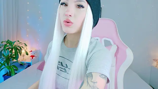 cuteezoe online show from March 14, 3:45 am