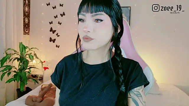 cuteezoe online show from May 18, 4:29 am