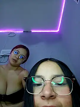 Snapshot of Anne_Mia chatting on October 31, 9:21 am Anne Mia online show from October 31, 9:21 am