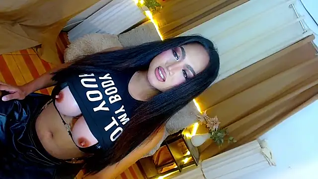 Lilly-lou online show from April 13, 5:07 pm