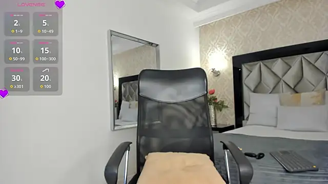 Layla Mackenzie online show from November 30, 3:10 am