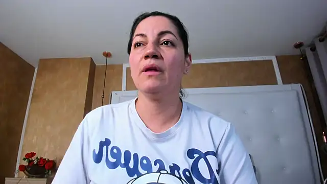 Snapshot of Heidy_milf chatting on June 14, 2:24 am Heidy milf online show from June 14, 2:24 am