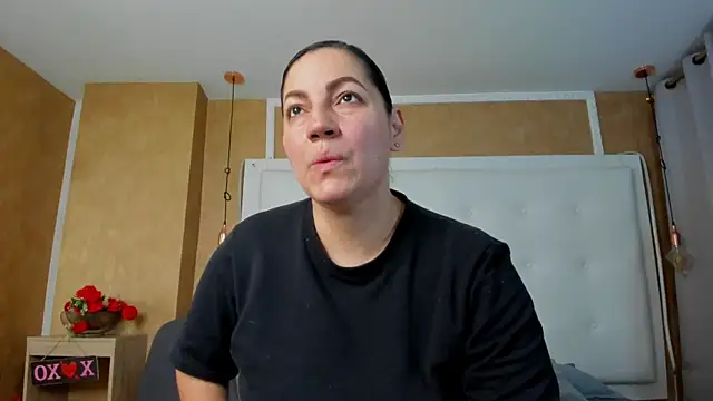 Snapshot of Heidy_milf chatting on June 19, 8:56 pm Heidy milf online show from June 19, 8:56 pm