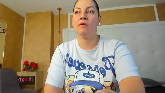 Snapshot of Heidy_milf chatting on July 13, 8:33 pm Heidy milf online show from July 13, 8:33 pm