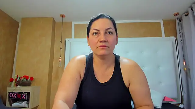 Snapshot of Heidy_milf chatting on August 5, 8:33 pm Heidy milf online show from August 5, 8:33 pm