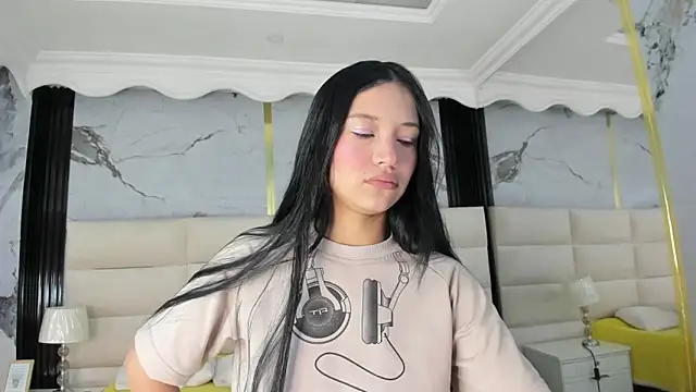 Sophie Calloway online show from April 13, 2:44 pm