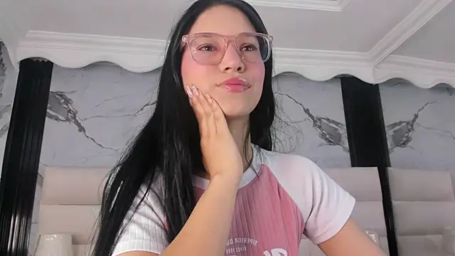 Snapshot of Sophie_Calloway chatting on April 24, 1:35 pm Sophie Calloway online show from April 24, 1:35 pm