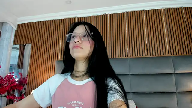 Snapshot of Sophie_Calloway chatting on May 6, 12:54 pm Sophie Calloway online show from May 6, 12:54 pm