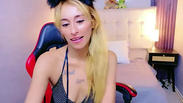 Snapshot of charlotte_phaeton chatting on July 14, 10:04 pm charlotte phaeton online show from July 14, 10:04 pm