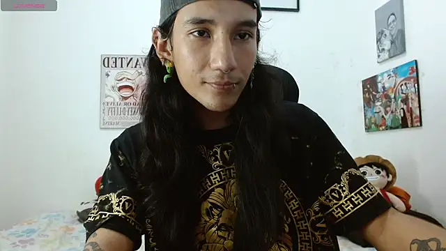 Snapshot of Max0n_ chatting on November 12, 4:35 am Max0n online show from November 12, 4:35 am