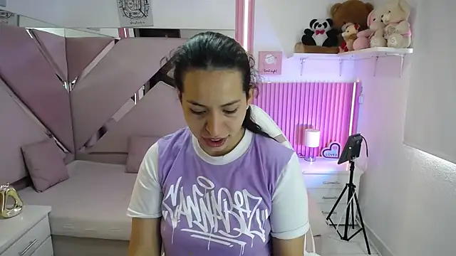 Snapshot of Mia_garcia28 chatting on June 13, 2:48 pm Mia garcia28 online show from June 13, 2:48 pm