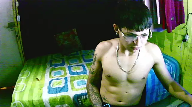 Snapshot of Ebebyjuan chatting on April 24, 8:00 pm Ebebyjuan online show from April 24, 8:00 pm
