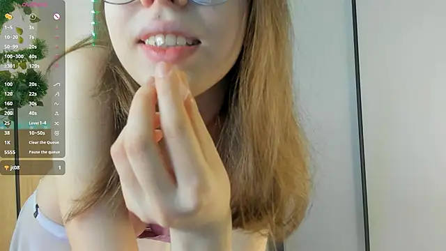 Snapshot of Xonalenei chatting on February 6, 8:12 pm Xonalenei online show from February 6, 8:12 pm